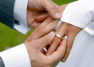 Auch in Pandemiezeiten ist Heiraten ein großes Thema. Doch die Unsicherheiten machen auch vielen Brautpaaren zu schaffen. 