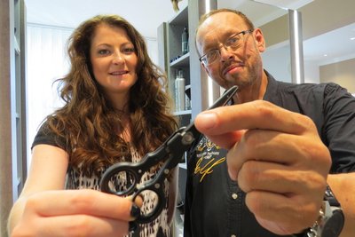 Rückblick auf die Eröffnung der Hairlounge in Oelsnitz vor zehn Jahren: Bei Michael Merkl in der Oberpfalz lernte Jessica Mahn ihr Handwerk.