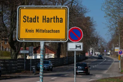 Ortseingang der Stadt Hartha.