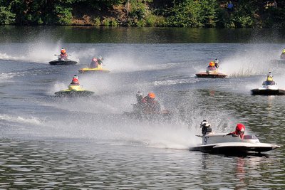 Ein Lauf zur Motorboot-WM im Jahr 2012 auf der Talsperre Kriebstein in der Klasse Osy-400.