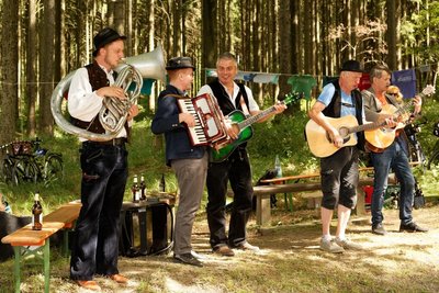 Musik und Natur verbindet die Erzgebirgische Liedertour, die am Sonntag in der Region Schönheide, Stützengrün und Steinberg stattfindet.