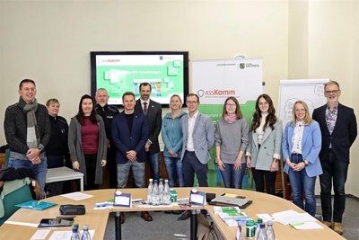Das sind die Mitglieder des Präventionsrates in Oelsnitz, dem Bürgermeister Thomas Lein (5. v. l.) vorsteht.
