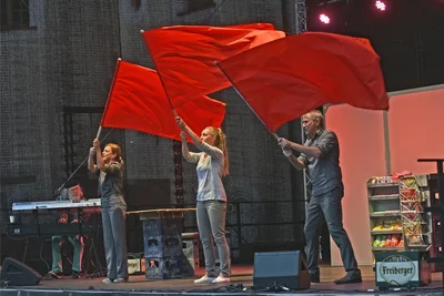 Kabarettabend mit der Herkuleskeule Dresden in Freiberg. Beate Laaß , Sophie Lüpfert und Thomas Schuch sowie Keyboarder Thomas Wand mit ihrem Programm „Im Kühlschrank brennt noch Licht“.