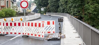 Die Bauarbeiten an der B 95 in Bärenstein, im Bereich der Oberwiesenthaler Straße 20 bis 34, sollen am Freitag zu Ende gehen. 