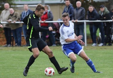 Marvin Thiele (rechts) spielte seit 2018 für den VfB Empor Glauchau. Zurzeit hat er mit dem runden Leder nichts am Hut. 