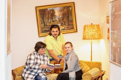 Der Colorido-Verein öffnet am 3. Dezember auch wieder selbst die Türen: Die ein oder andere Weihnachtsgeschichte lesen dann Vereinschefin Doritta Kolb-Unglaub (von links), Alexander Müller und Bea Prochnow. 