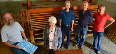 Andreas Teuchner, Annelore Börner, Falk-Uwe Langer, Ekkehardt Oehmichen und Steffen Eichler (v. l.) von der Frankenberger Arbeitsgruppe Denkmaltag in der Wäschemangel in Sachsenburg. 