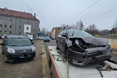 In den Unfall an der Ecke Böhler-/Wiesenstraße waren ein Renault und ein Ford verwickelt.