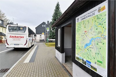 Mit dem Bus von Cämmerswalde aus kostenfrei weiterfahren: Für Übernachtungsgäste wird das in der Erzgebirgsregion nun möglich. Sie benötigen dafür eine Gästekarte. 
