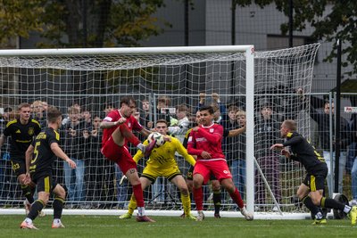 1200 Fans sahen im Sportpark Rabenstein ein rassiges Pokalspiel, das der FSV Zwickau am Ende klar gewann.
