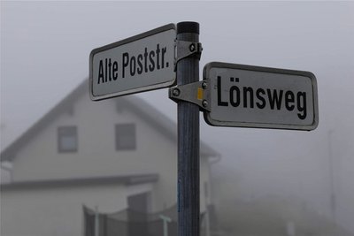 Wenn es das Wetter zulässt, sollen am 4. März vorbereitende Arbeiten für den weiteren Ausbau der Alten Poststraße in Annaberg starten. Zunächst ist dann der Einmündungsbereich mit dem Lönsweg betroffen.