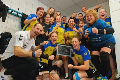 Endlich dürfen sie jubeln: Gegen Thalheim gelang den Handballerinnen des HC Annaberg-Buchholz der erste Saisonsieg.