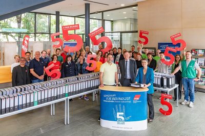 Übergabe der 55.628 bestätigten Unterschriften auf 18.947 Listen in 188 Ordnern am 21. August 2024 an den damaligen Landtagspräsidenten Matthias Rößler (CDU).