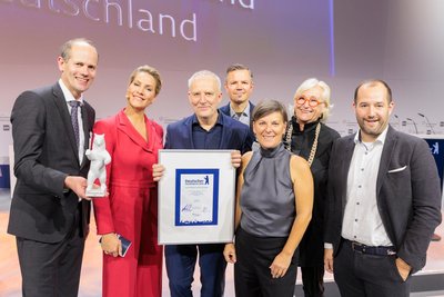 Das „smow“-Team bei der Preisverleihung für den Deutschen Handelspreis in Berlin.