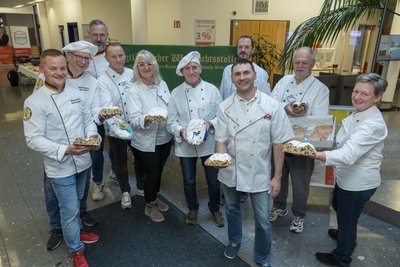 Die Bäcker und Bäckerinnen mit ihren Stollen. An diesem Tag waren sie alle Sieger.