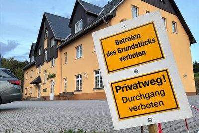 Das Hotel Ahornberg in Seiffen hat neue Eigentümer. Genutzt wird es nun vom „Indigenen Volk der Germaniten“.