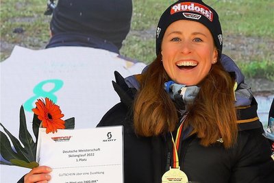 Katharina Hennig freut sich auch noch über ihren sechsten Einzeltitel bei Deutschen Meisterschaften. 