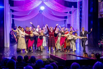 Nach 31 Bällen in heimischer Umgebung kommt das Winterstein-Theater erstmals nach Olbernhau.