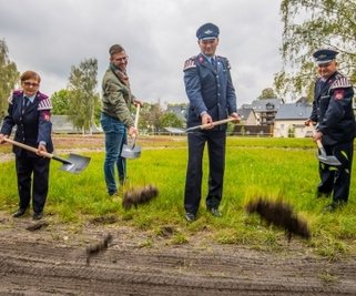 Als alle noch hoffnungsvoll waren:2020 gab es einen symbolischen1. Spatenstich für den Musikpavillon am Reitplatz.