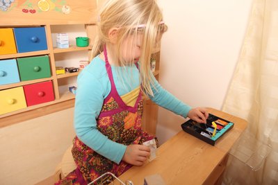 Zur Kasse bitte: Die Elternbeiträge für die Kinderbetreuung steigen weiter. Foto: photowahn/fotolia.com 
