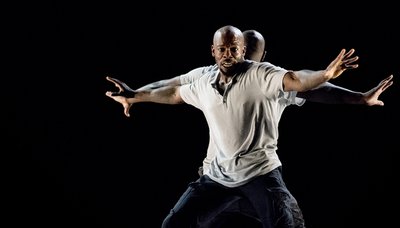 Ein Ausschnitt aus dem Stück "Born to Manifest" des "Just us Dance Theatre" aus London. 