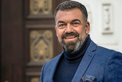 Der beliebte Opernsänger Sergio Lukovic ist neuer Intendant. 