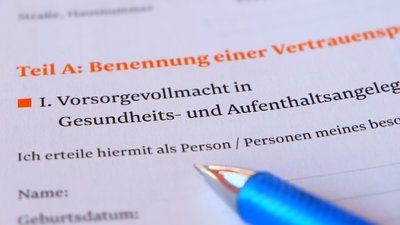 Wer soll sich um meine Angelegenheiten kümmern, wenn ich selbst nicht mehr dazu in der Lage bin? Mit einer Vorsorgevollmacht kann ich einen Bevollmächtigten für den Fall der Fälle selbst festlegen. 