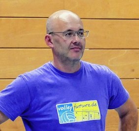 Der Blick spricht Bände: Gegen Delitzsch II kassierten die Zschopauer Volleyballer unter Trainer Rico Fritzsch mit 2:3 ihre erste Saisonniederlage in der Regionalliga. 