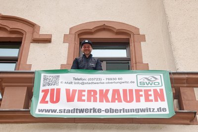 Bürgermeister Thomas Hetzel hat hier gut Lachen, aber zugleich auch ernste Geldsorgen.