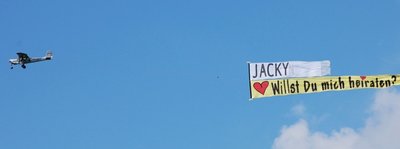 Flugzeug mit Banner