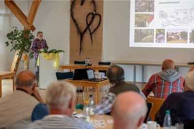 Ulrich Zöphel vom Sächsischen Landesamt für Umwelt, Landwirtschaft und Geologie sprach in Oberlauterbach über die Fledermaus. 