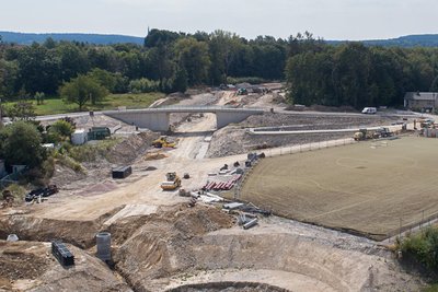 Für den Bau der Göltzschtalumgehung (B 169) im Jahr 2020 musste der Sportplatz einen Teil seiner Fläche hergeben.