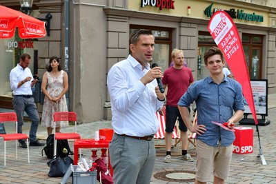 Martin Dulig ist am Freitag auf Einladung von Alexander Geißler (rechts) aufgetreten. 