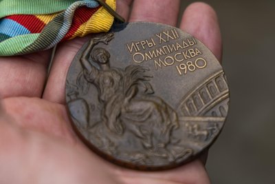 Sportlich ist die Bronzemedaille von den Olympischen Spielen 1980 in Moskau das Prunkstück in der Medaillensammlung von Roland Wieser.