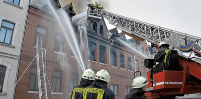  Wasser marsch: Mehrere Stunden dauerten am Samstagnachmittag die Löscharbeiten in Mylau an. 
