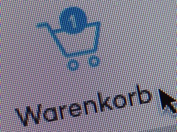            Die große Mehrheit der Verbraucher in Deutschland macht sich in der Corona-Krise Sorgen um das Überleben der Einzelhändler in ihrer Region. Das hindert viele von ihnen aber nicht daran, mehr im Internet einzukaufen als vor der Krise.