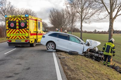 Auf der Straße Zur Lutherbuche in Neuwürschnitz hat sich am Mittwochnachmittag ein schwerer Verkehrsunfall ereignet.