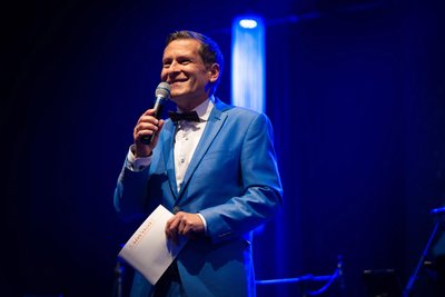 Moderator eines gelungenen Silberballs: Gerd Edler präsentierte sich in Hochform.