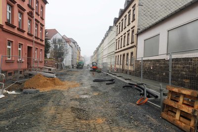 Das Archivbild zeigt Arbeiten im März 2025 auf der Dammstraße in Freiberg.