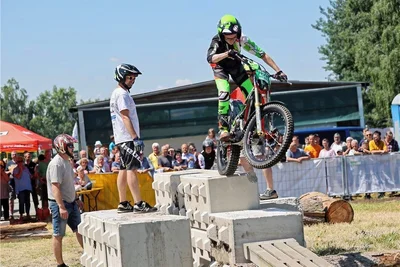 Trial-Fahrer des MSC Oelsnitz zeigten auf dem Hindernis-Parcours eine spektakuläre Show.