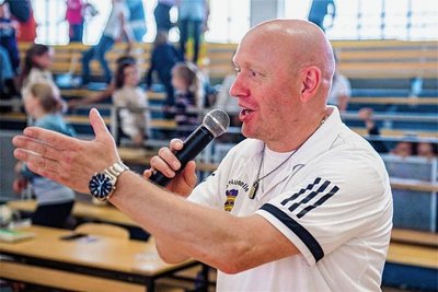Schulfußballbeauftragter Mike Henselin ist der Erfinder des Anti-Rassismus-Cups. 