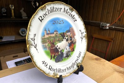 Diese Teller gibt es auf der Schau in Rochlitz für Zuchtmeister.