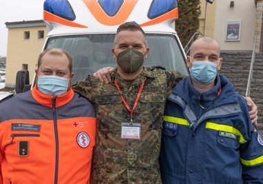 Besuch des Ministerpräsidenten in Aue: Im Bild Helios-Geschäftsführer Jan Jakobitz, Michael Kretschmer, Jörn Hebestreit und Dr. Jan Wallenborn (v. l.). 