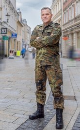 Jörn Hebestreit, der wohl bekannteste Offizier im Erzgebirgskreis, hat seinen Einsatz am Freitag beendet. Mit seinem Führungsstab koordinierte der Stollberger die Amtshilfe von 389 Bundeswehrsoldaten. 