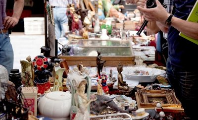 Ein Trödelmarkt ist nach wie vor eine gute Möglichkeit, sich von alten Dingen umweltschonend zu trennen. 