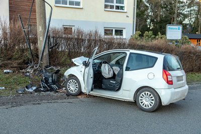 Der Fahrer erlitt schwere Verletzungen.