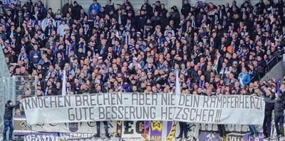 Mit einem Banner appellierten die Fans an den Kampfgeist von Veilchen Finn Hetzsch. Der Spieler hatte sich schwer verletzt. 