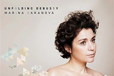 Neoklassik-Fans könnten Gefallen finden am Album "Unfolding Debussy" der Pianistin Marina Baranova, die fürs Label "Neue Meister" Werke Debussys originell umarrangiert und montiert hat. Man sollte allerdings die Originale kennen! 