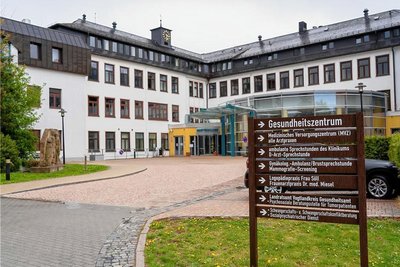 Wie wirkt sich die Schließung des Krankenhauses auf die Auslastung im Klinikum Obergöltzsch in Rodewisch aus? 
