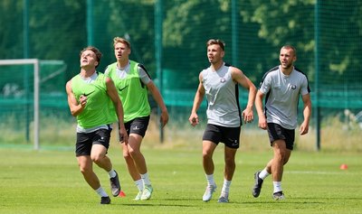 Franco Schädlich (2. v. r.) und Luc Elsner (r.) haben im Trainingslager ordentlich Gas gegeben. Sie wollen ihre Chance nutzen. 